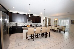 House, 6 Bedrooms | Private kitchen