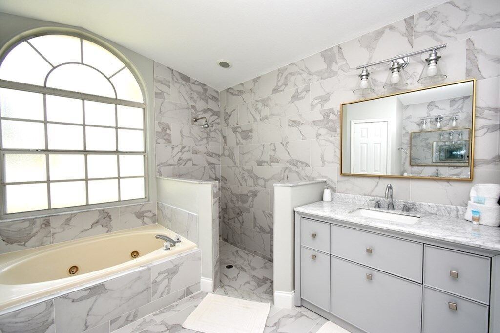 House, 5 Bedrooms | Bathroom | Towels, soap