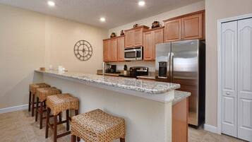 Maison mitoyenne, 4 chambres | Cuisine privée