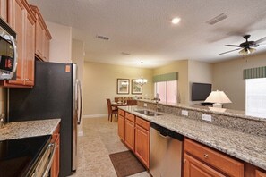 Maison mitoyenne, 4 chambres | Cuisine privée