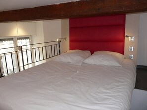 1 bedroom, soundproofing, iron/ironing board, Internet