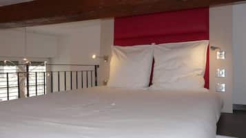 1 slaapkamer, geluiddichte muren, een strijkplank/strijkijzer, internet