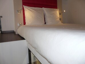1 bedroom, soundproofing, iron/ironing board, Internet