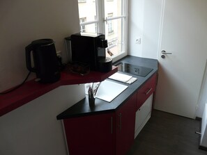 Fridge, microwave, dishwasher, coffee/tea maker