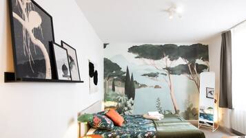 Iron/ironing board, internet, bed sheets