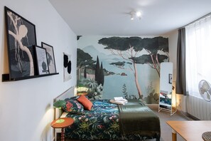 Iron/ironing board, Internet, bed sheets