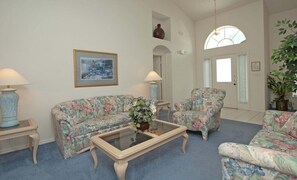 House, 4 Bedrooms | Living room