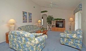 House, 4 Bedrooms | Living room