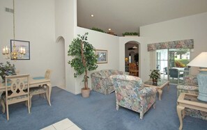 House, 4 Bedrooms | Living room