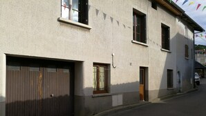 Unclassified image, 3 of 26, button - Le cocon des Monts d'Or - cosy studio (Saint-Germain-au-Mont-d’Or)