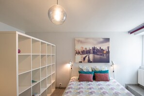 1 bedroom, iron/ironing board, internet, bed sheets