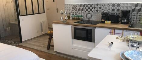 Fridge, microwave, oven, dishwasher