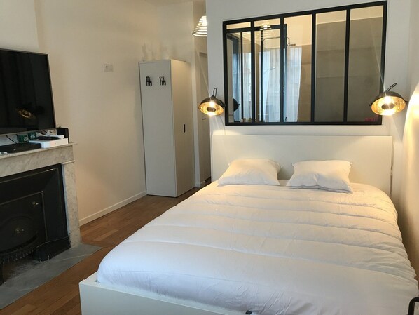 1 bedroom, iron/ironing board, Internet, bed sheets