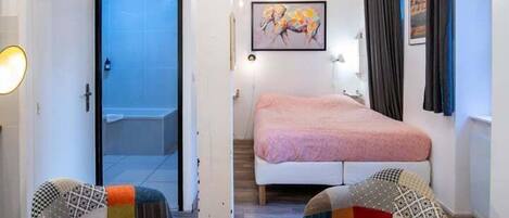 1 soverom, strykejern/-brett, internettilgang og sengetøy