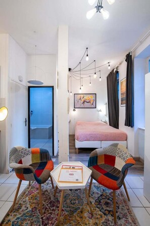 1 chambre, fer et planche à repasser, accès à Internet, literie fournie