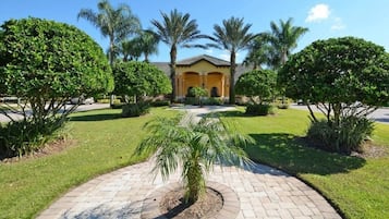 House, 6 Bedrooms | Property grounds