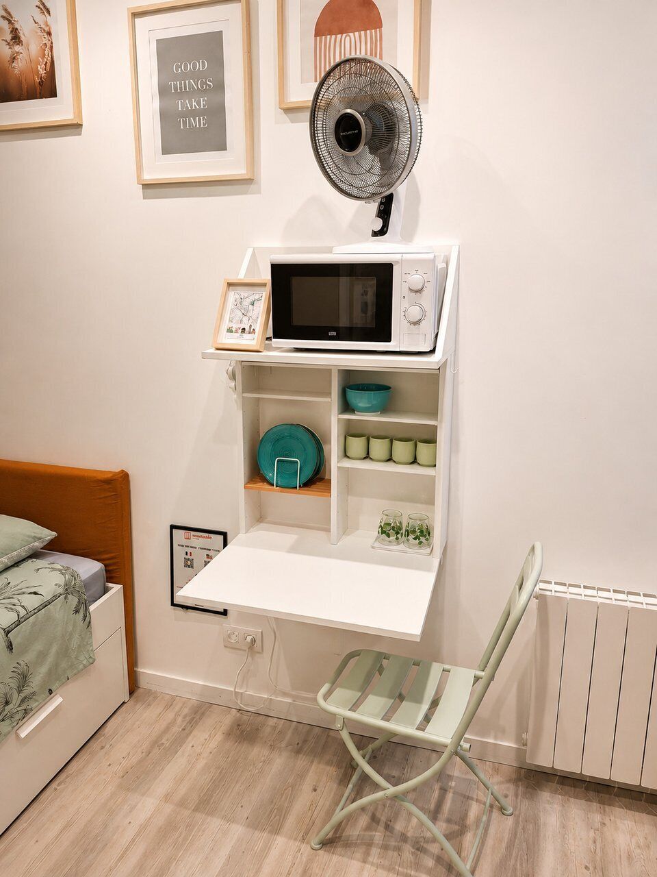 Iron/ironing board, Internet, bed sheets