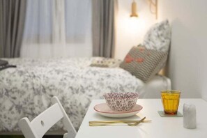 Iron/ironing board, Internet, bed sheets