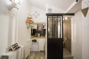 Fridge, microwave, coffee/tea maker, toaster - Nid du Parc - City Center - 1 person (Lyon)