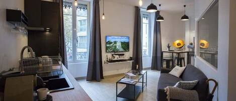 テレビ、テレビゲーム機、ステレオ