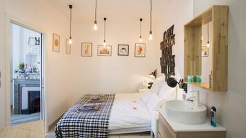 1 bedroom, soundproofing, iron/ironing board, internet