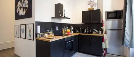 Fridge, microwave, oven, dishwasher