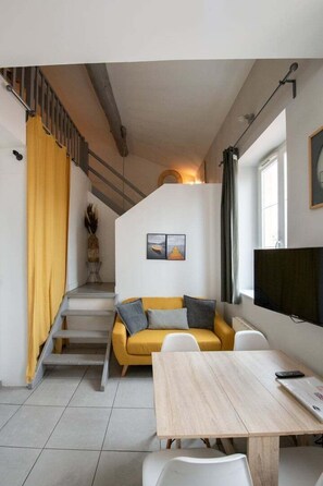 Interior - Scandinavian Duplex PartDieu (Lyon)