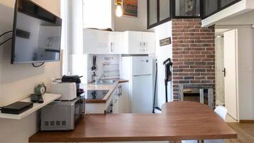 Refrigerador, microondas, horno, cafetera/tetera