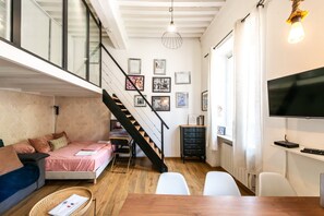 1 slaapkamer, een strijkplank/strijkijzer, internet, beddengoed