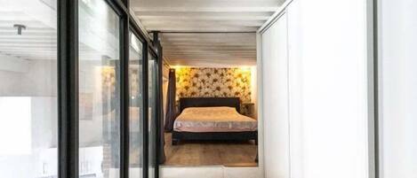 1 habitación, tabla de planchar con plancha, internet y ropa de cama
