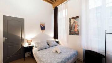 1 chambre, fer et planche à repasser, accès Internet, draps fournis