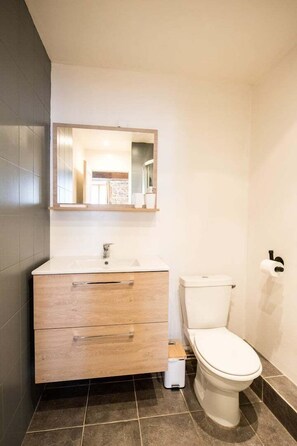 Bruser, hårtørrer, håndklæder