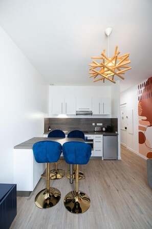 Fridge, microwave, oven, dishwasher