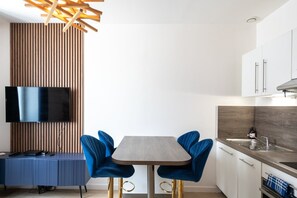 Kühlschrank, Mikrowelle, Ofen, Geschirrspüler