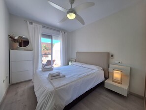 2 chambres, fer et planche à repasser, Wi-Fi gratuit, draps fournis
