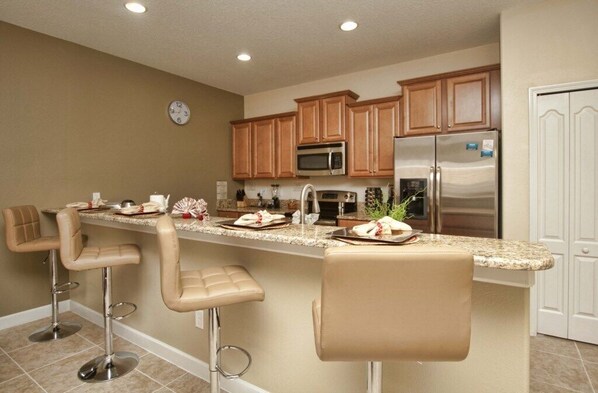 Pientalo, 4 makuuhuonetta | Yksityinen keittiö | Talouspaperi