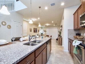 House, 6 Bedrooms | Private kitchen