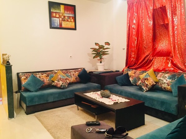 Lägenhet - 2 sovrum - rökare - balkong | Vardagsrum