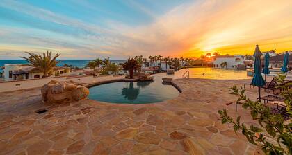 C301 Oceanview Penthouse with infinity pool and jacuzzi
