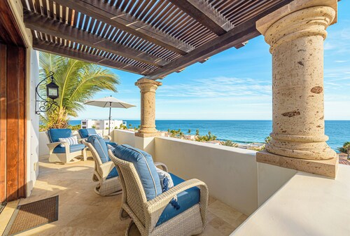 C301 Oceanview Penthouse with infinity pool and jacuzzi