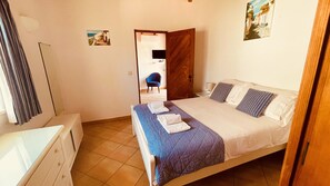 1 bedroom, in-room safe, iron/ironing board, travel cot