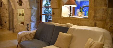 Maison, 3 chambres, balcon | Coin séjour