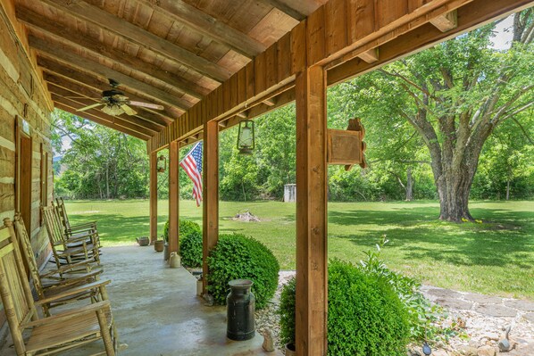 Terrace/patio - Country Cabin with Creek Frontage, High Speed Internet, and Electric Car Charger (New Castle)