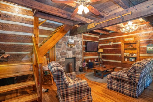 Country Cabin with Creek Frontage, High Speed Internet, and Electric Car Charger