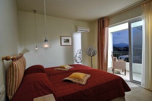 別墅, 4 間臥室, 吸煙房, 私人泳池 | 4 間臥室、熨斗/熨衣板、免費無線上網、床單