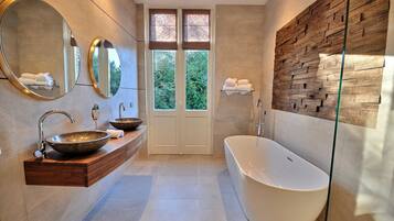 Deluxe Room, Garden View (2) | Bathroom
