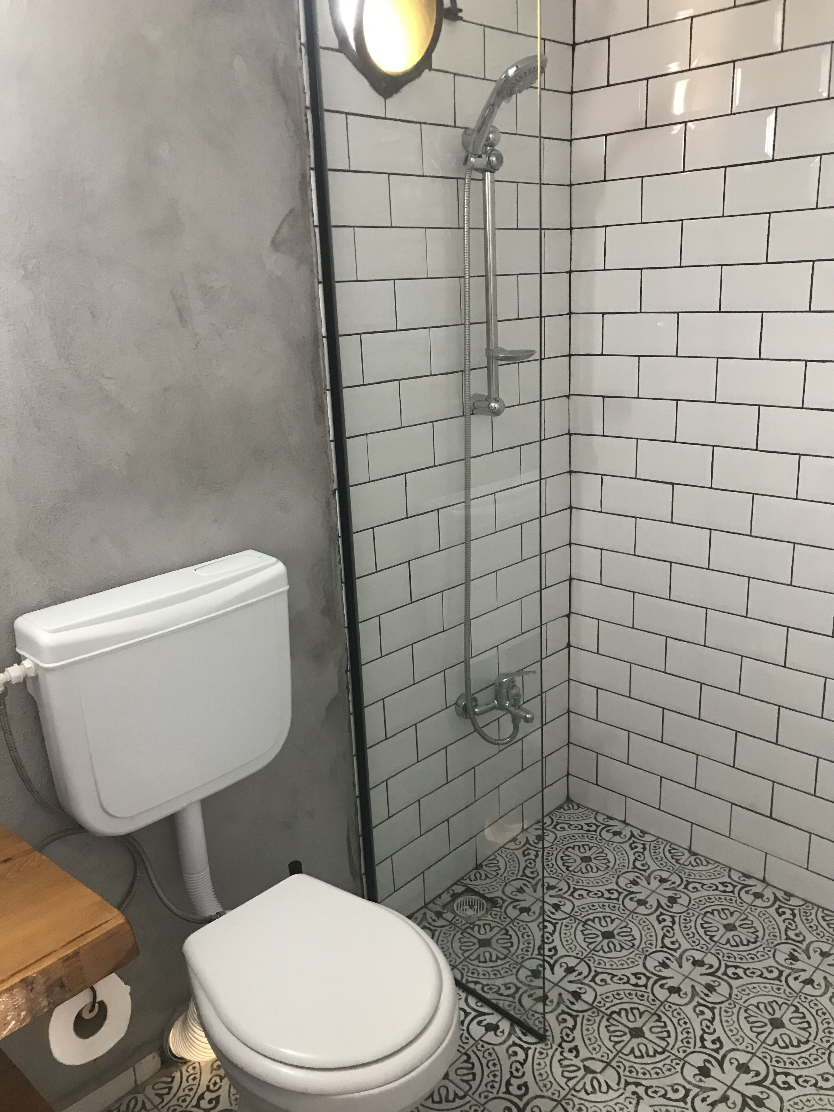 shower, rainfall showerhead, free toiletries, hair dryer