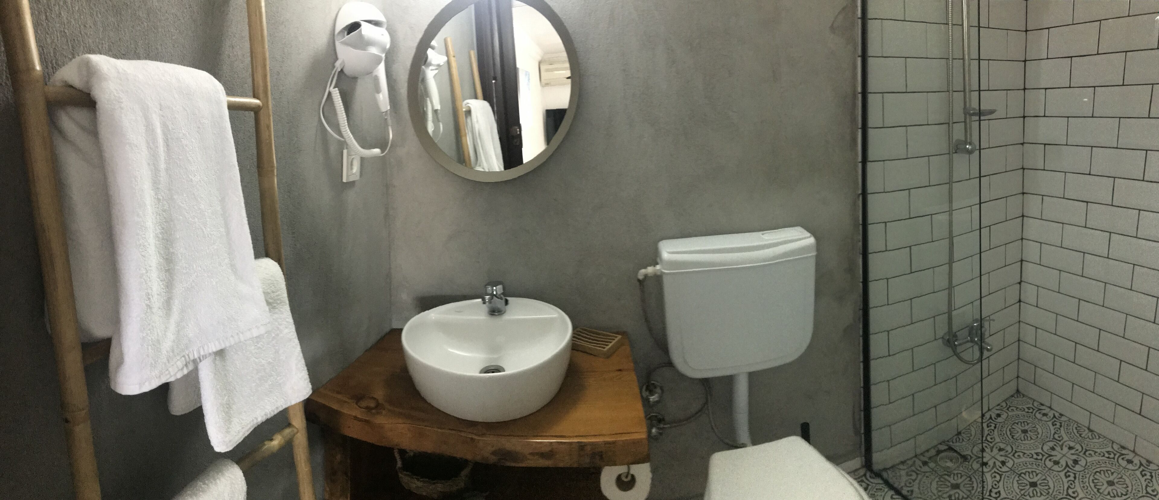 shower, rainfall showerhead, free toiletries, hair dryer