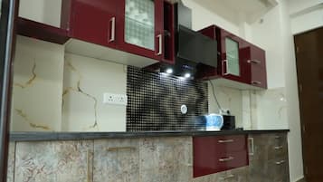 Apartment, 3 Bedrooms, Accessible, Smoking | Interior