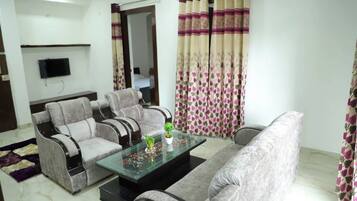 Apartment, 3 Bedrooms, Accessible, Smoking | Living room | TV